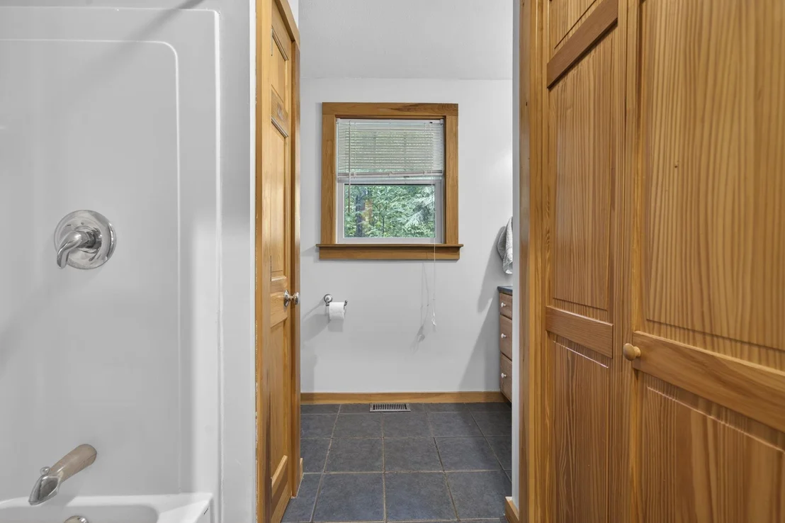Photo of 2221 Valley