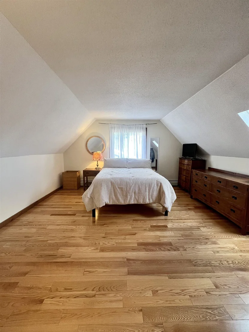 Photo of 883 Smead