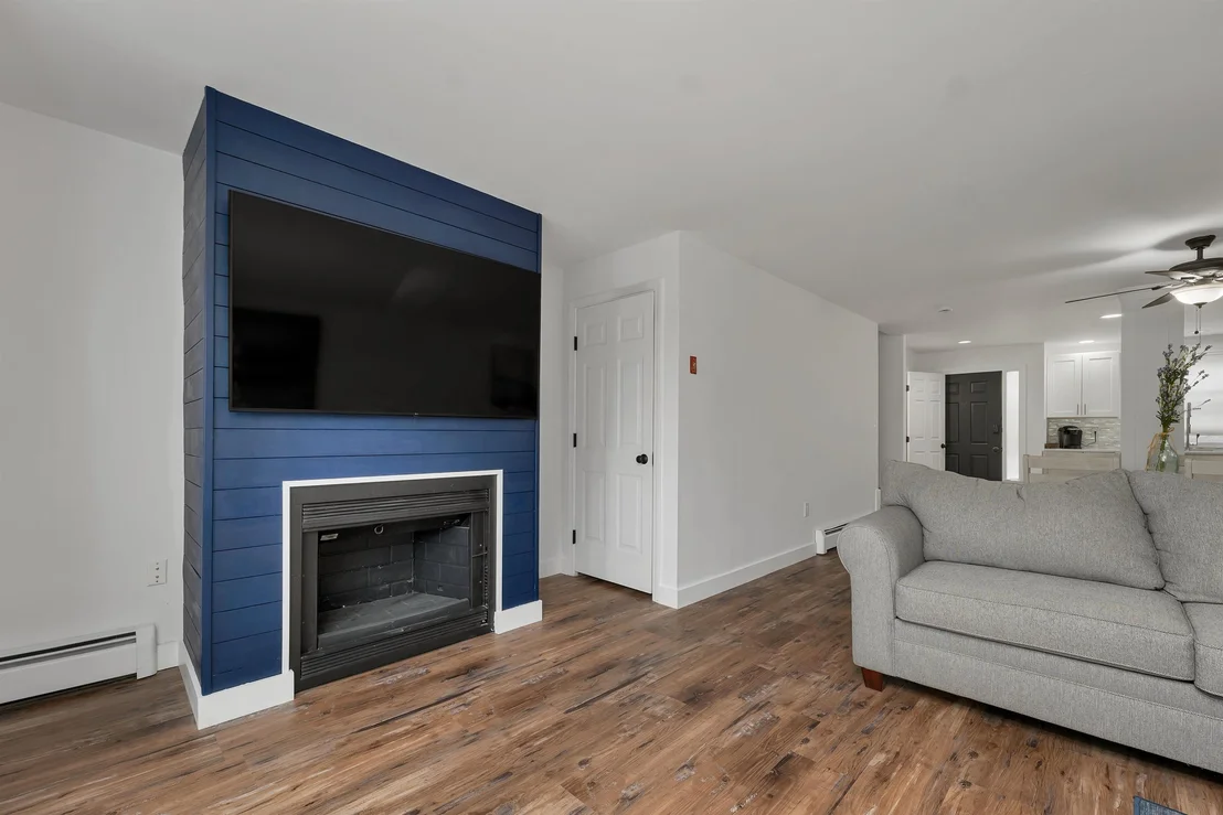 Photo of Unit 303 at 1465 Hooksett