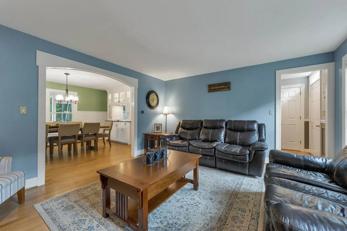 Photo of 27 Oakmont