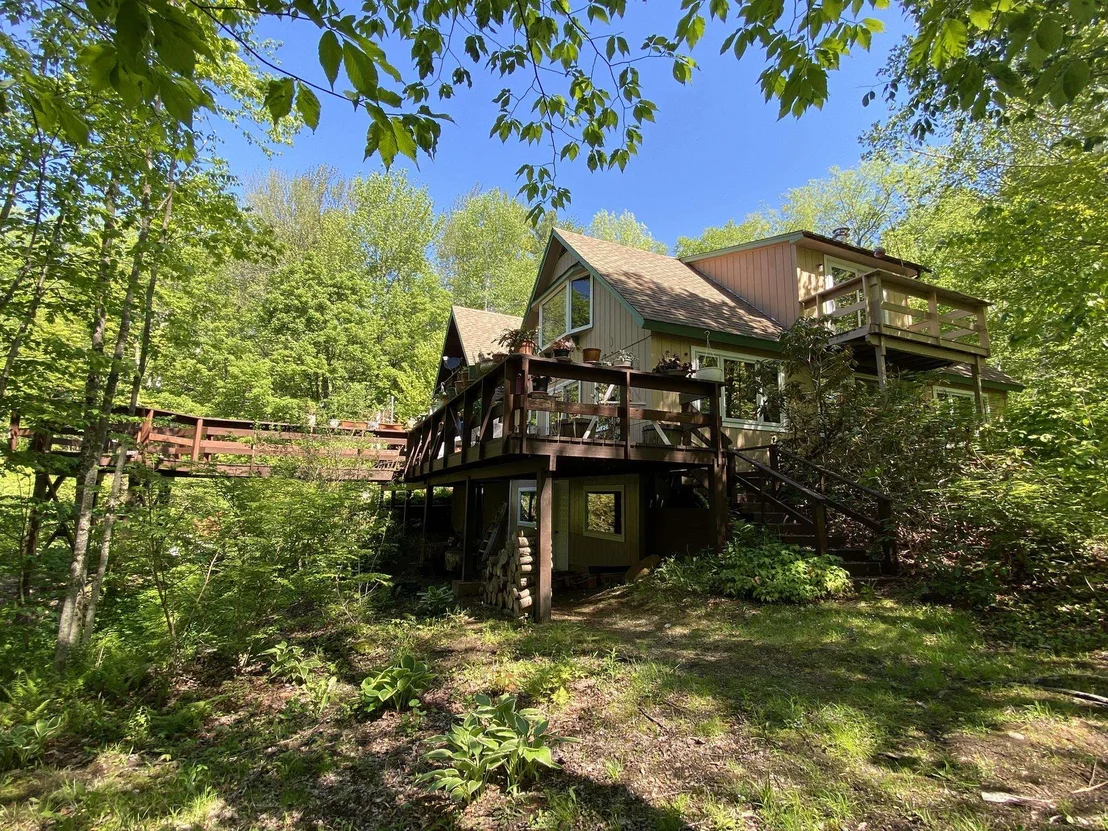 Photo of 985 Chapel Hill