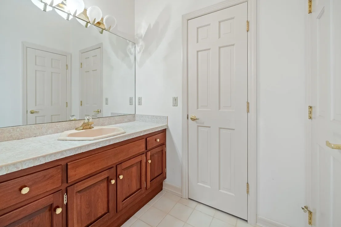 Photo of 932 McNamara