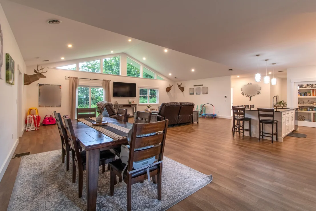 Photo of 559 Spencer Hill
