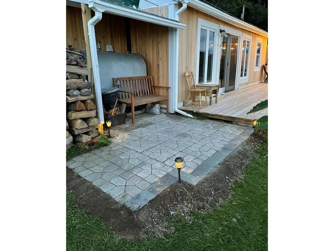 Photo of 2882 Perley