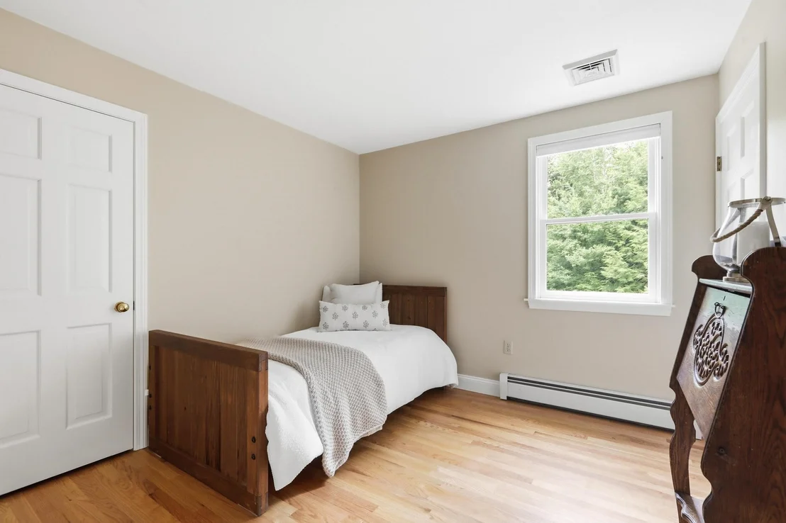 Photo of 8 Bear Hill