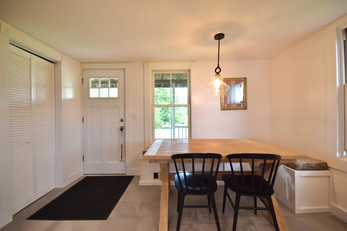 Photo of 2835 Mountain View