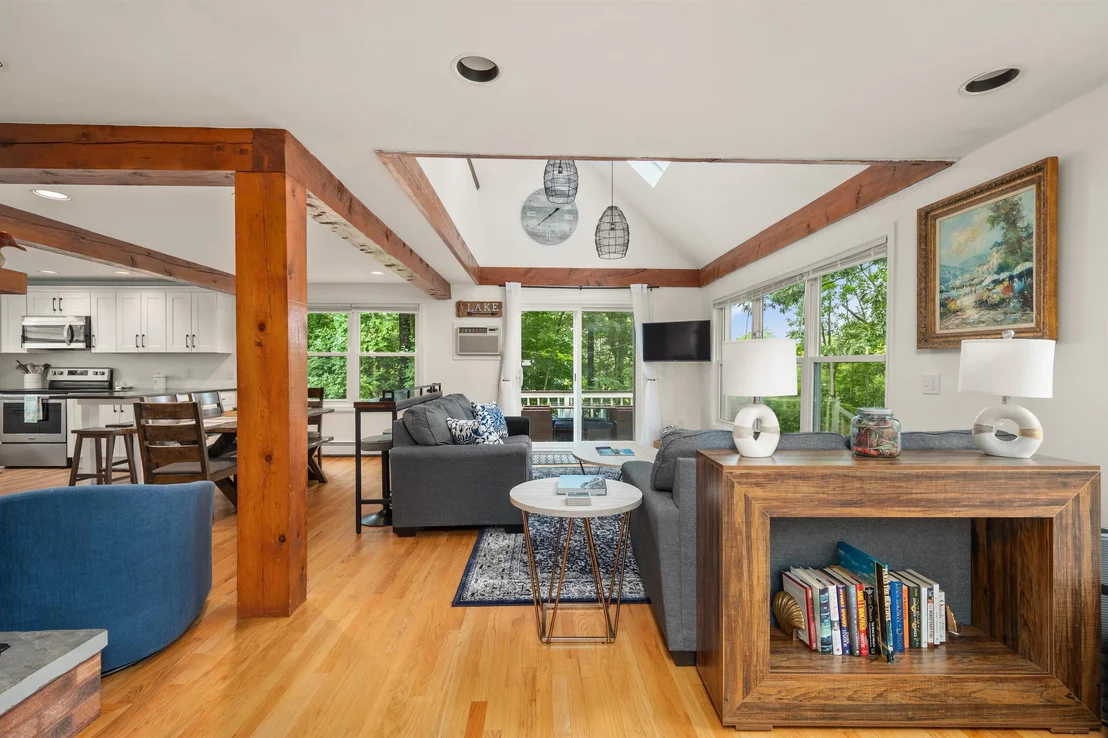 Photo of 10 Lakeview