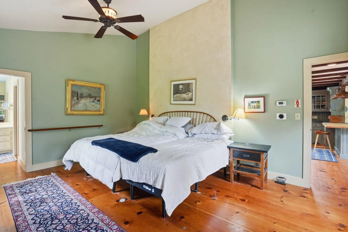 Photo of 515 E Surry