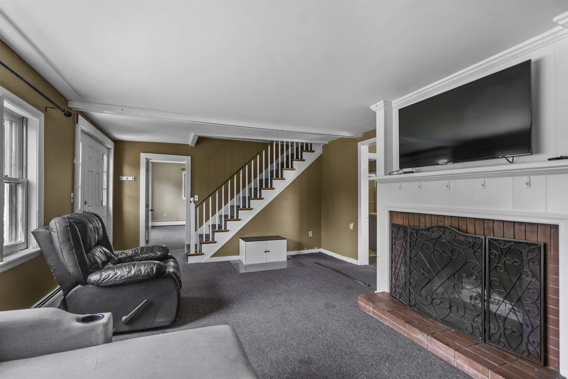 Photo of 385 Burnham Intervale
