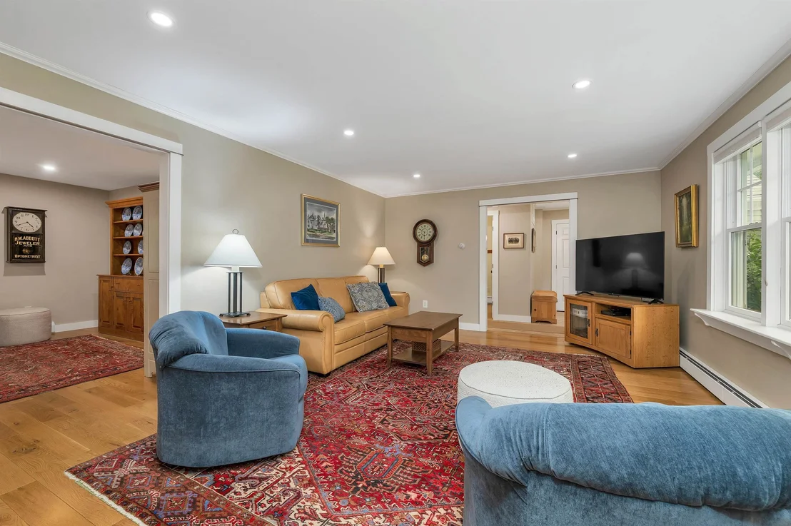 Photo of 3 Oak Knoll