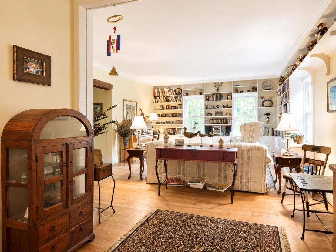 Photo of 212 Thrall