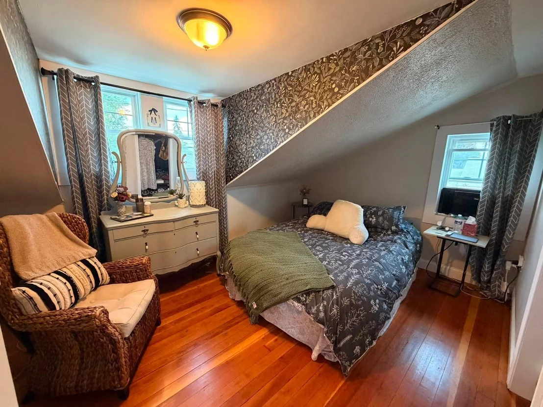 Photo of 98 Maple