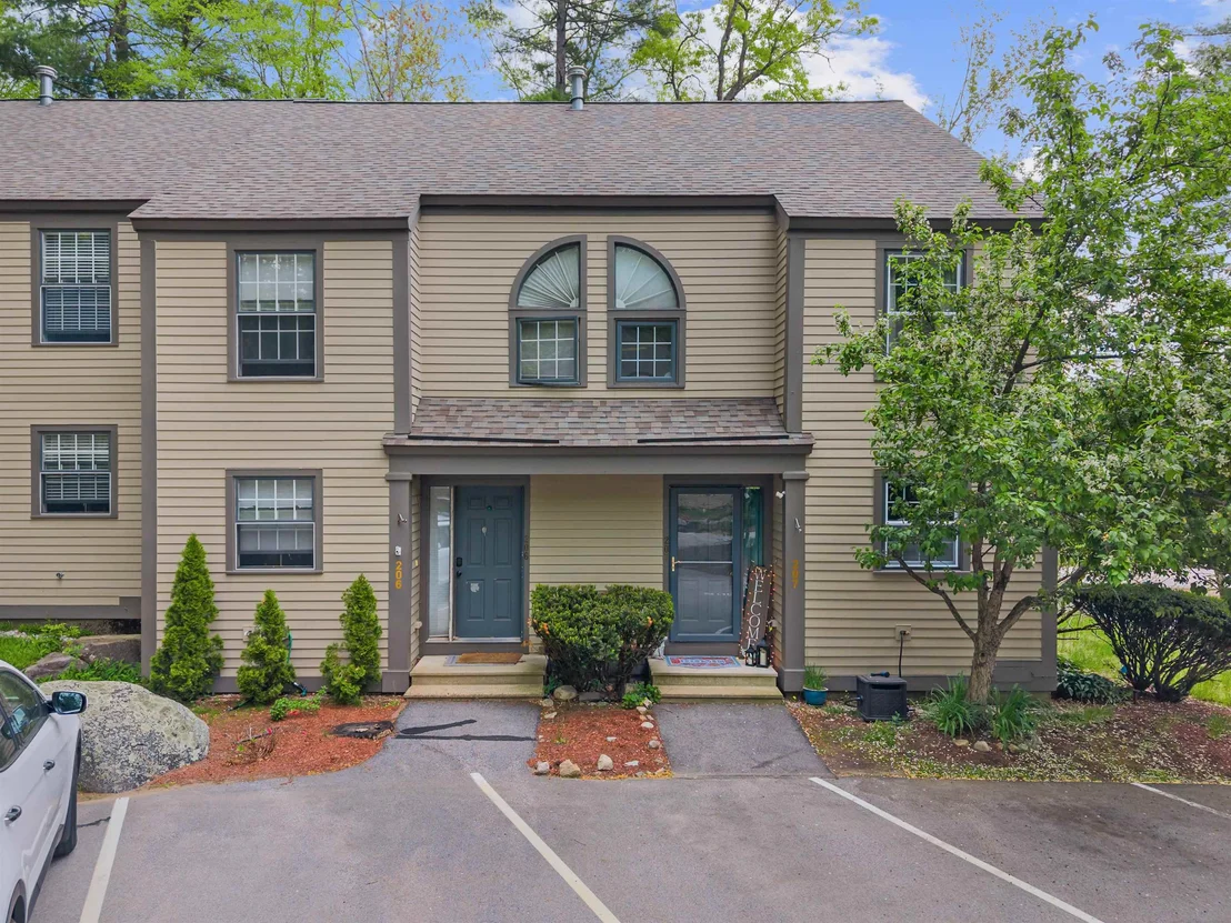 Photo of Unit 207 at 1465 Hooksett