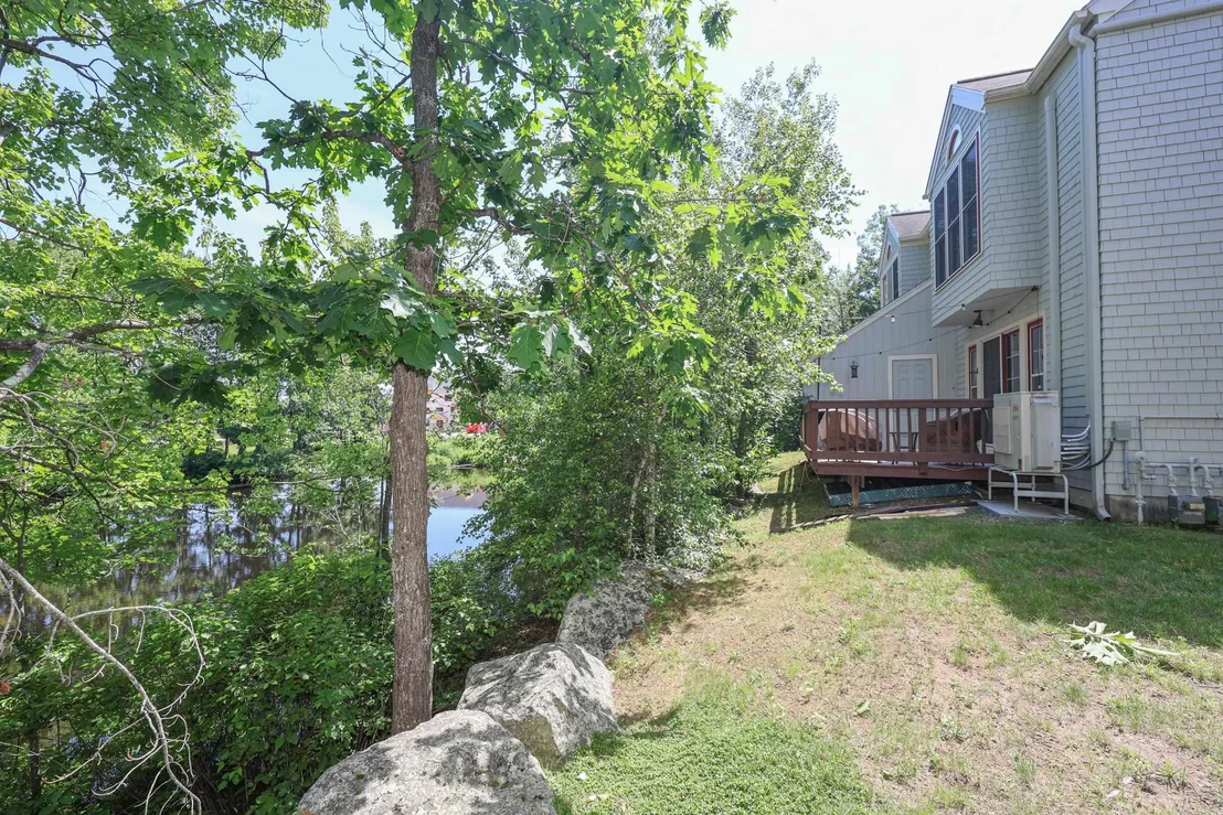 Photo of Unit 373 at 1465 Hooksett