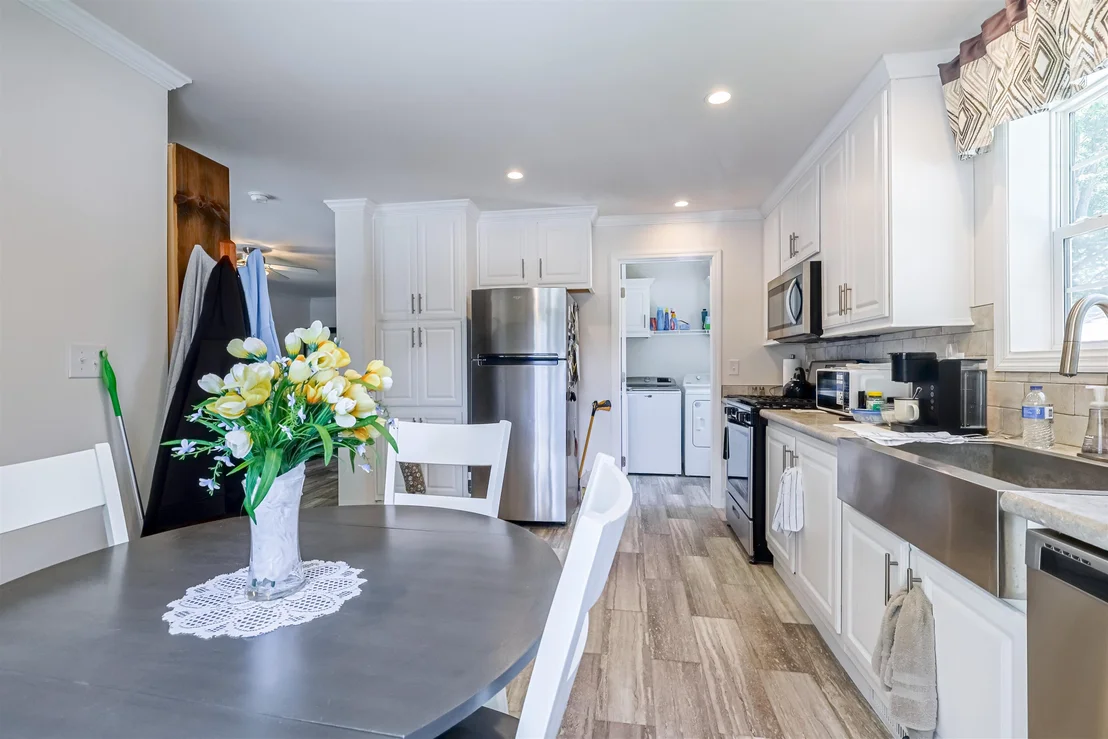 Photo of 139 Robinhood