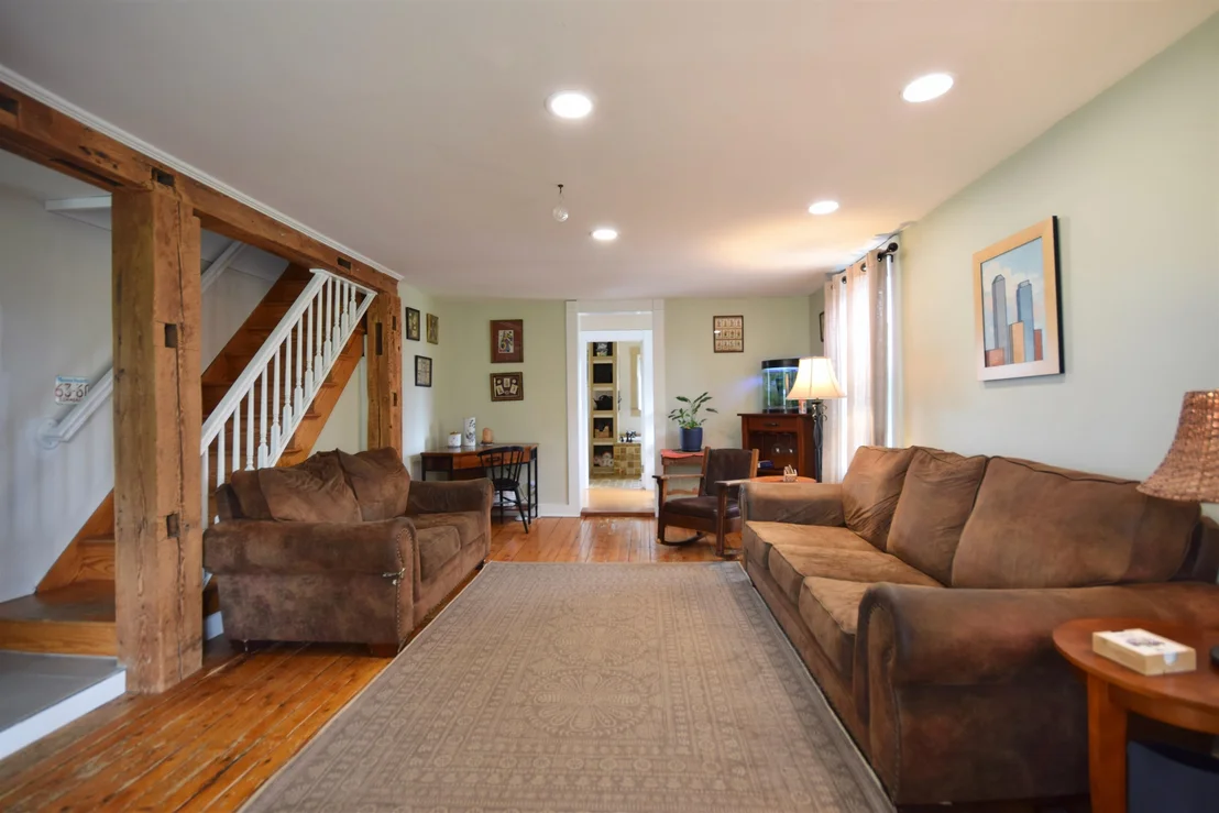 Photo of 2835 Mountain View