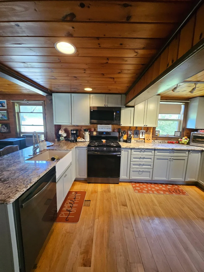 Photo of 731 Howard Hill