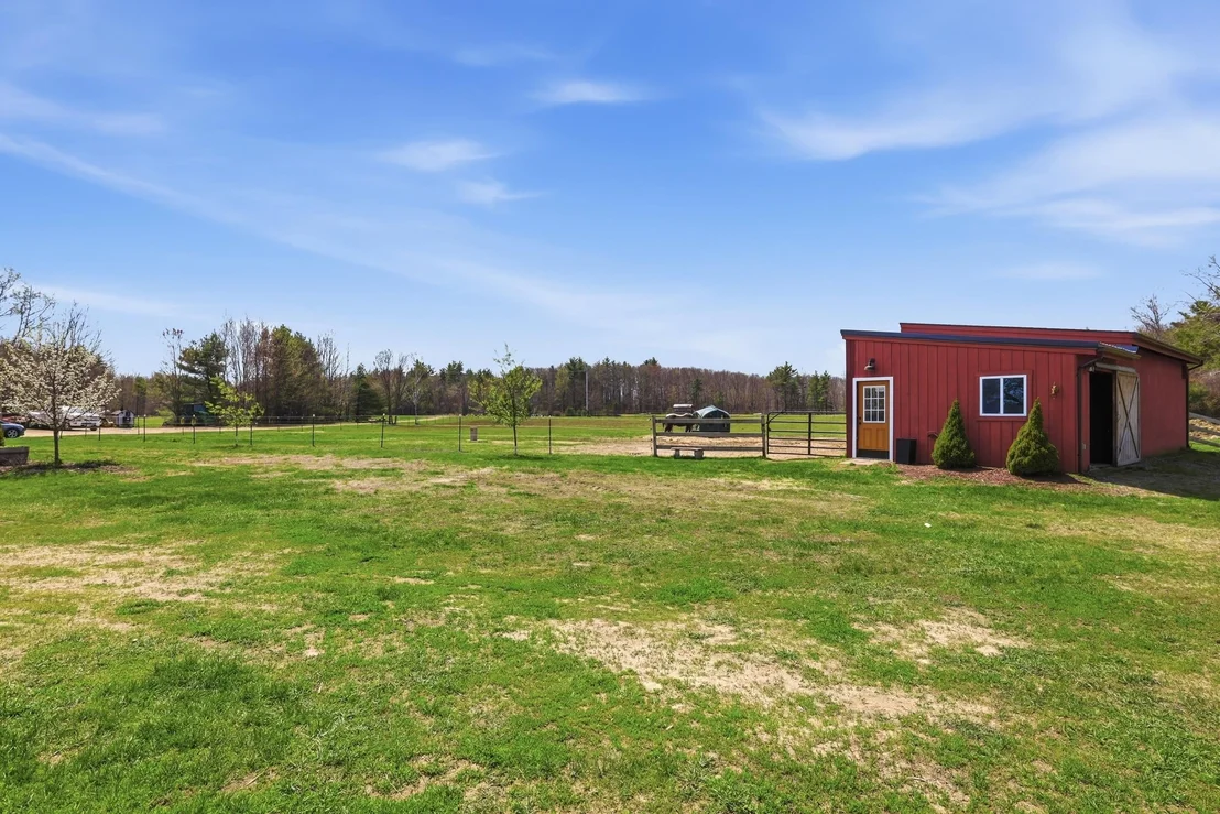 Photo of 557 South Barnstead