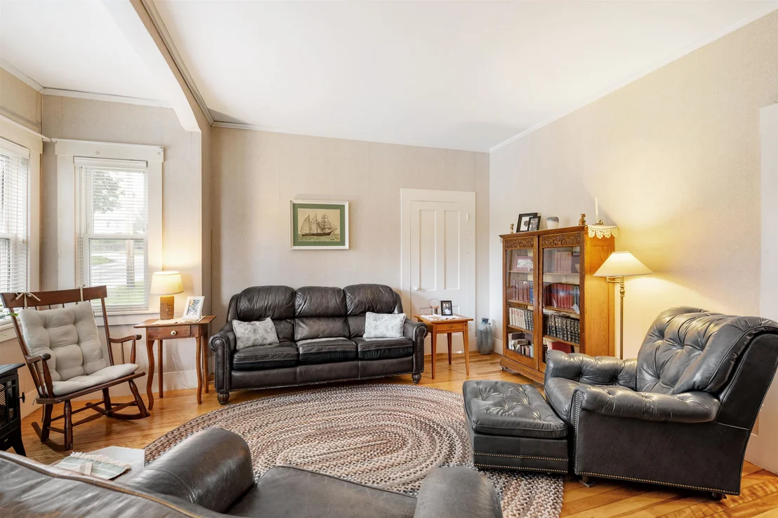 Photo of 47 Middle