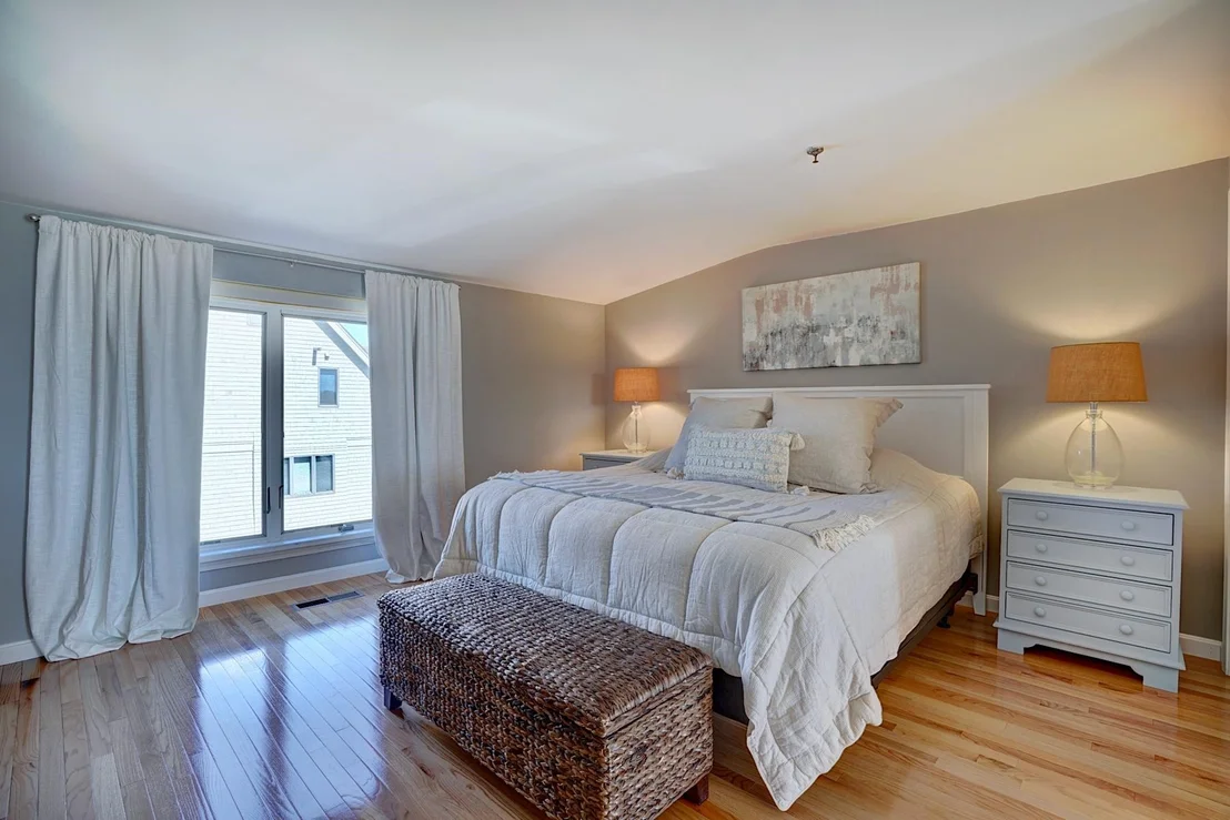 Photo of Unit 27 at 989 Ocean