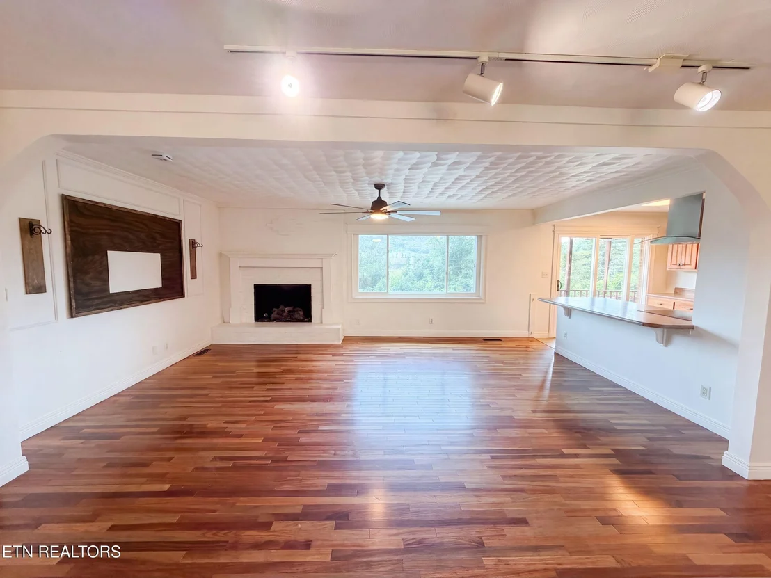 Photo of 302 Sunset Lane