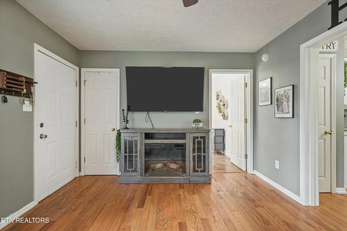 Photo of 1392 James Ferry Rd
