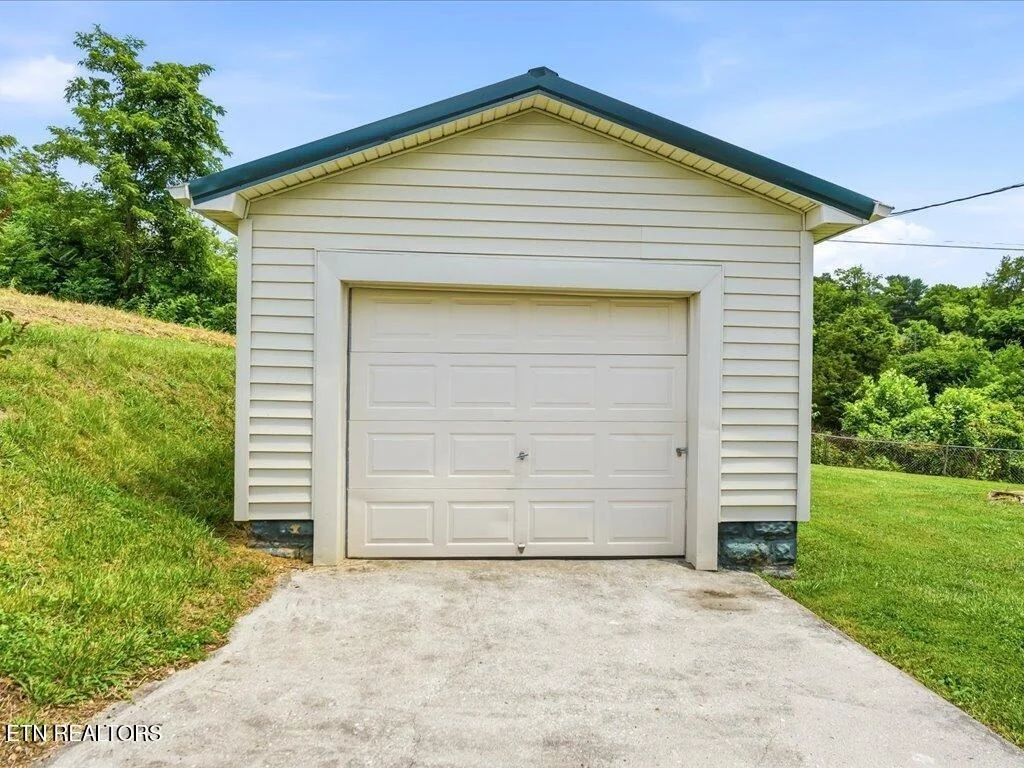 Photo of 818 Guy Collins Rd