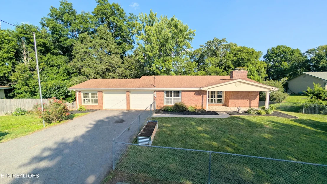Photo of 821 Commanche Drive