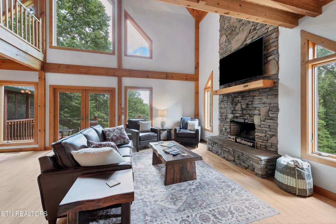 Photo of 374 Laurel Rd