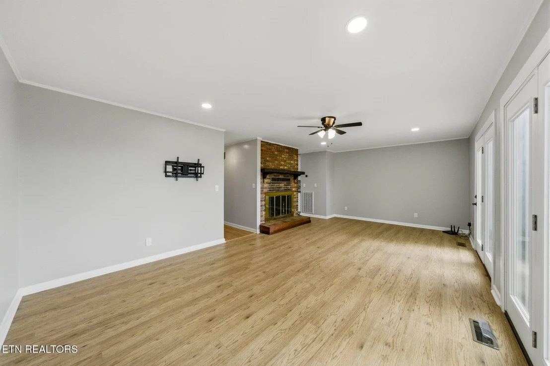 Photo of 960 Cave Rd