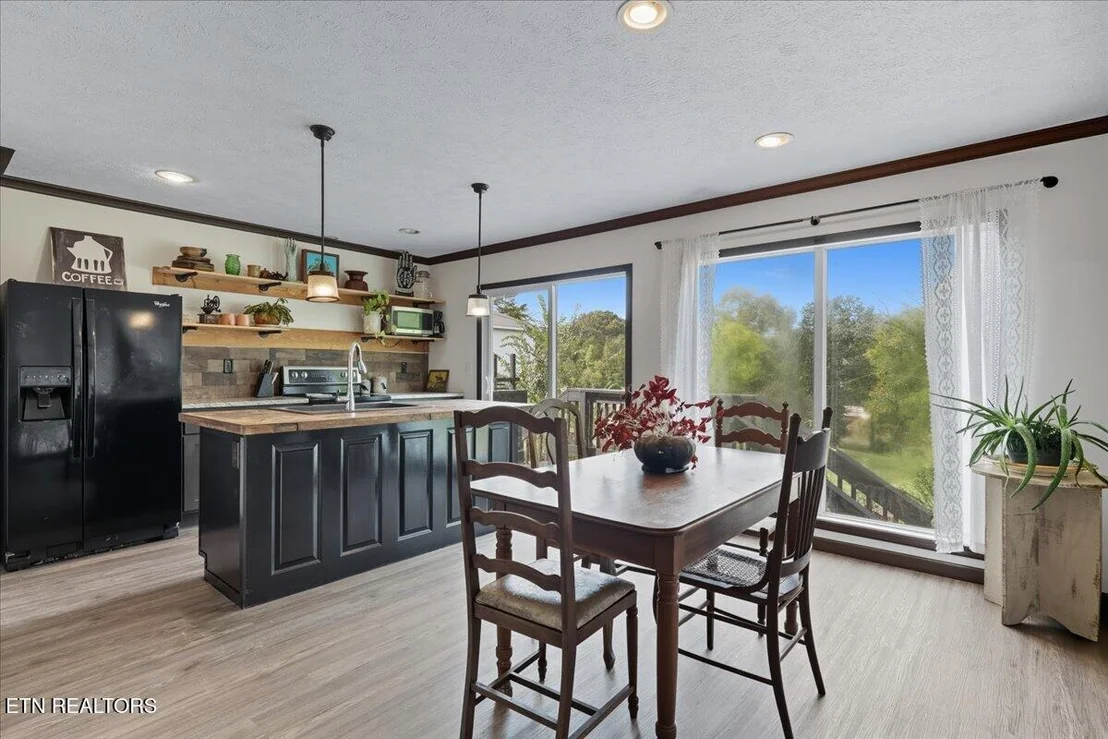 Photo of 340 Trigonia Rd