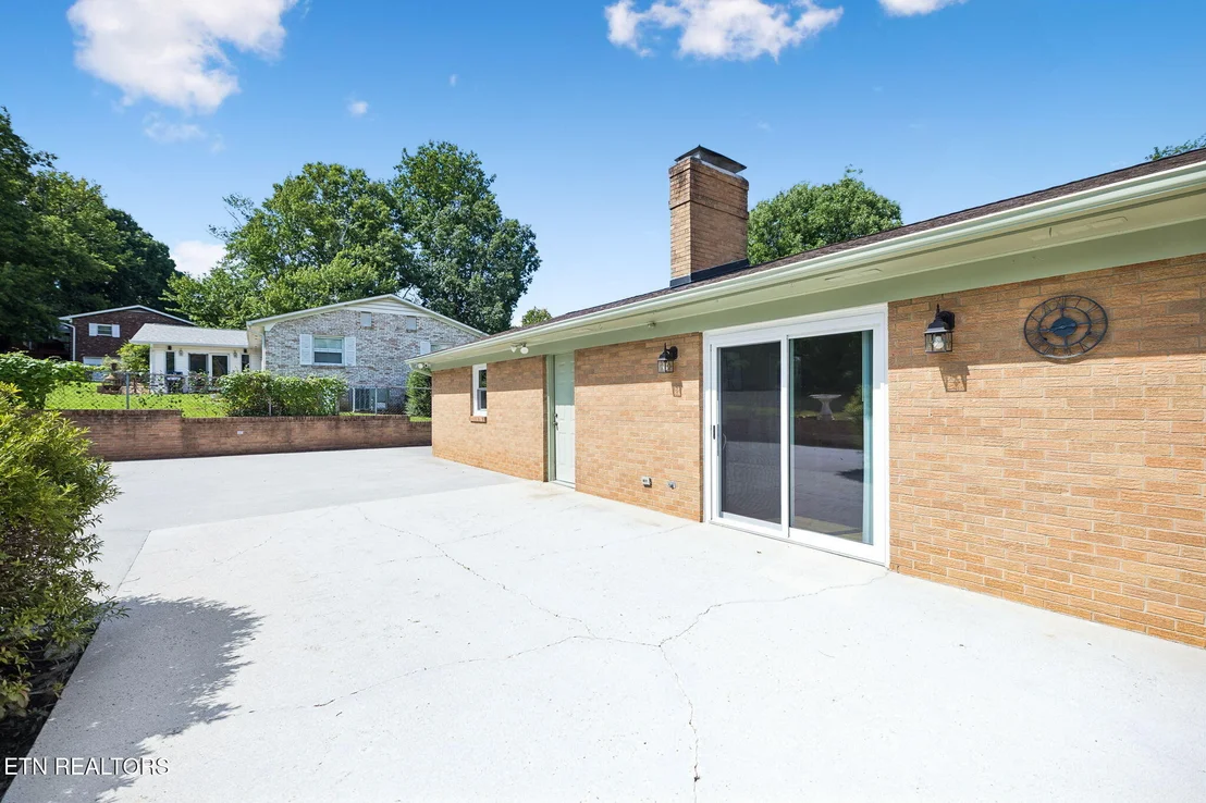 Photo of 4640 Robindale Drive