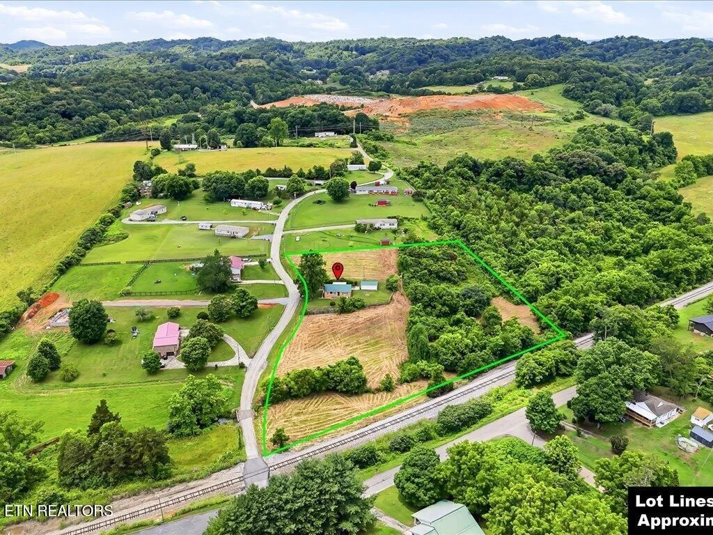 Photo of 818 Guy Collins Rd