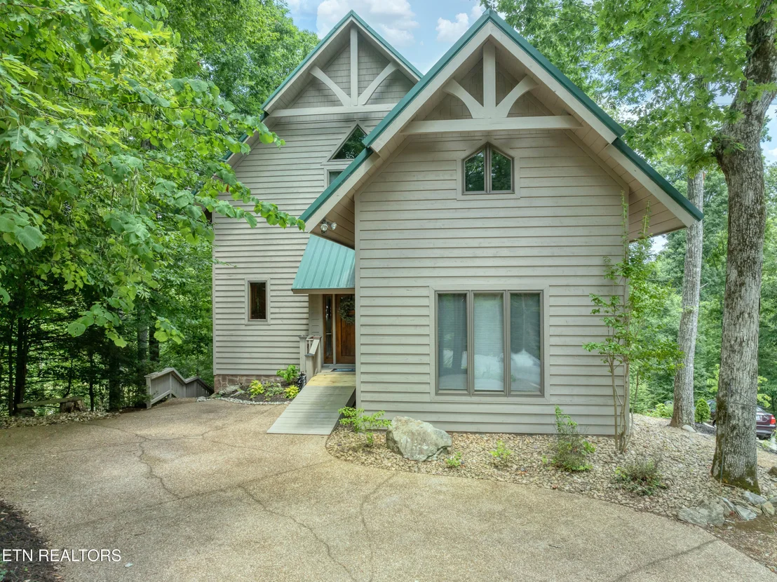 Photo of 374 Laurel Rd