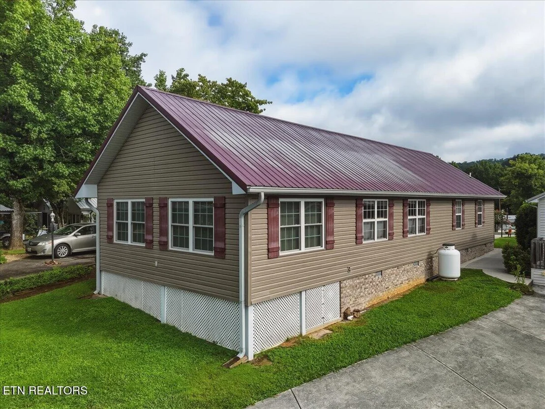 Photo of 856 Peacock Ridge Drive