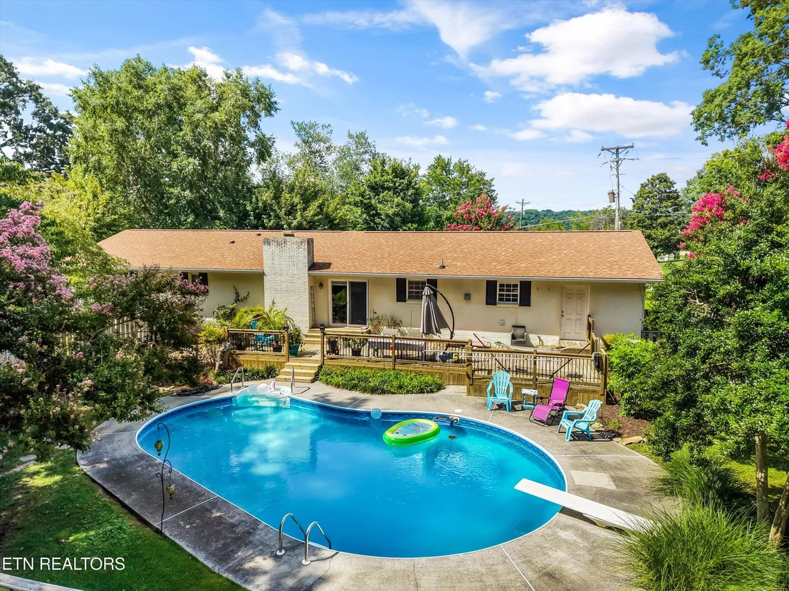 Photo of 1335 Beechview Drive