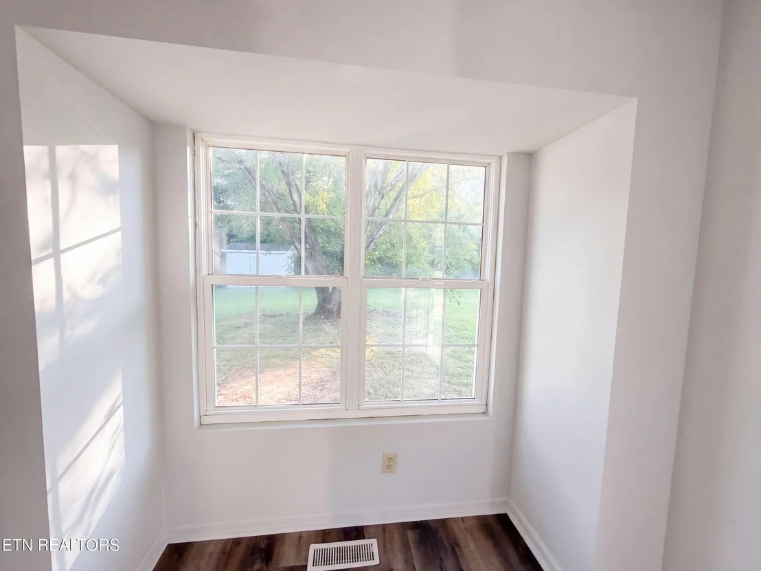Photo of 141 Meadowview Lane