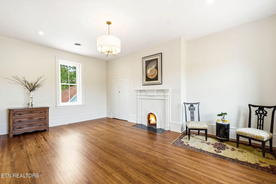 Photo of 240 Maplehurst Lane