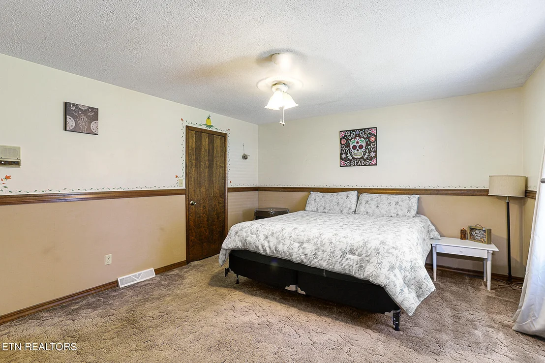 Photo of 146 Vanderview Drive