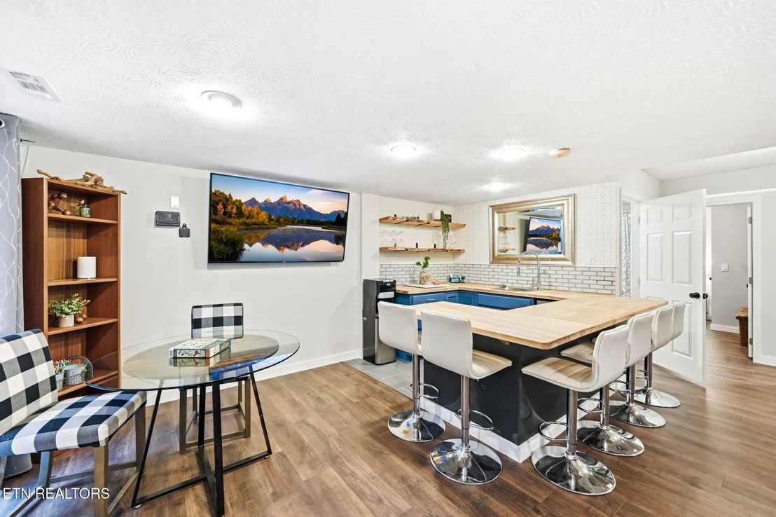 Photo of 664 Armstrong Drive