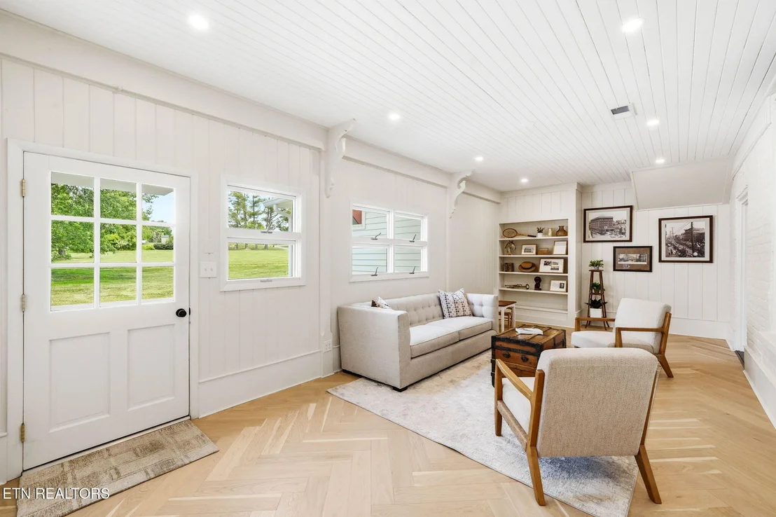 Photo of 240 Maplehurst Lane