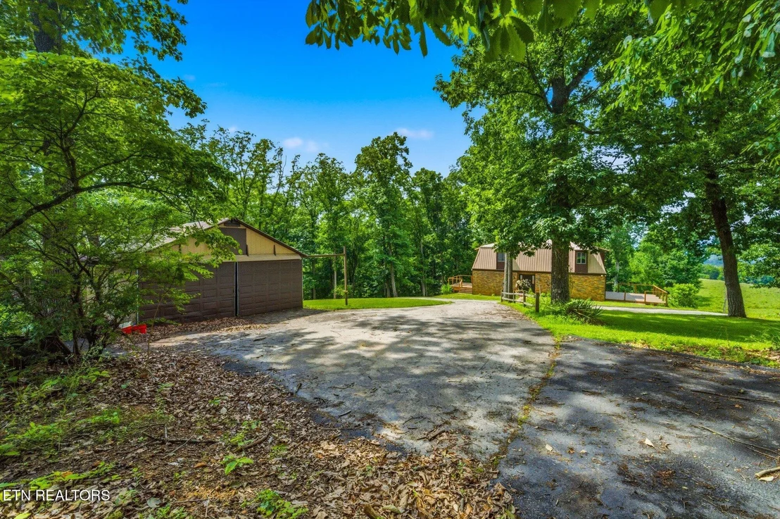 Photo of 960 Cave Rd