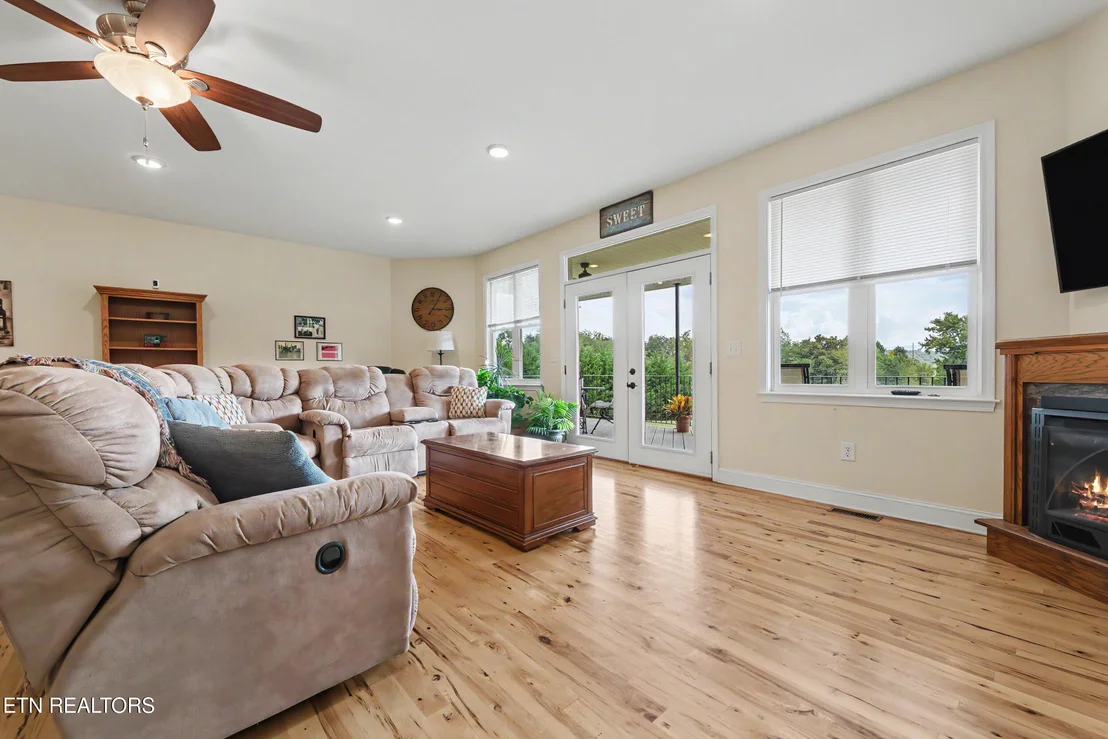 Photo of 1090 Shell Rd
