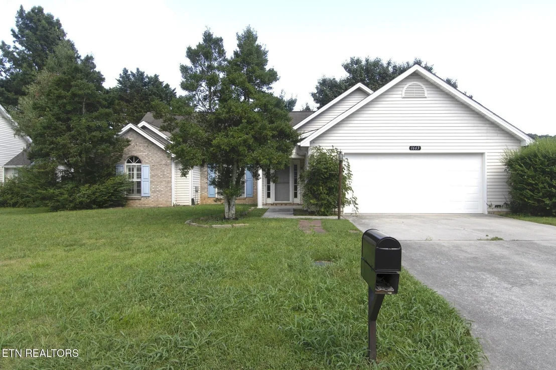 Photo of 1663 Maremont Rd