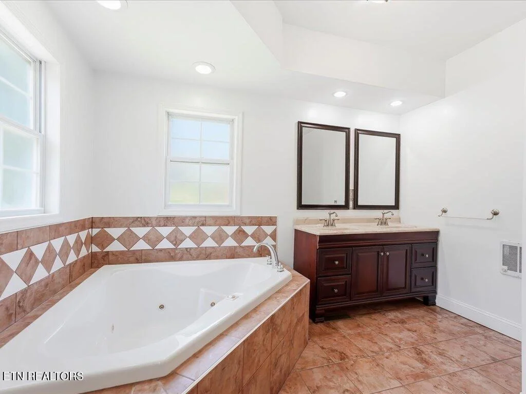 Photo of 985 Claudette Drive