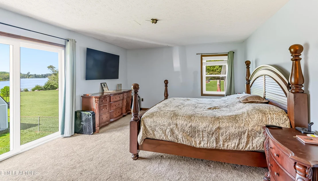 Photo of 382 Edgelake Drive