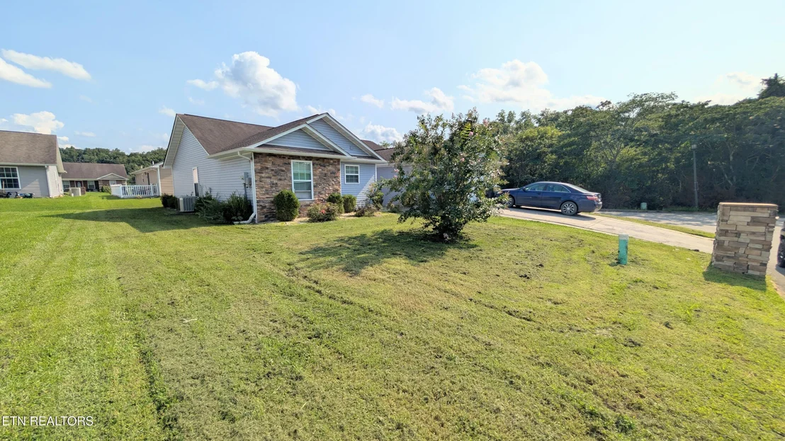 Photo of 447 Cornus Ave