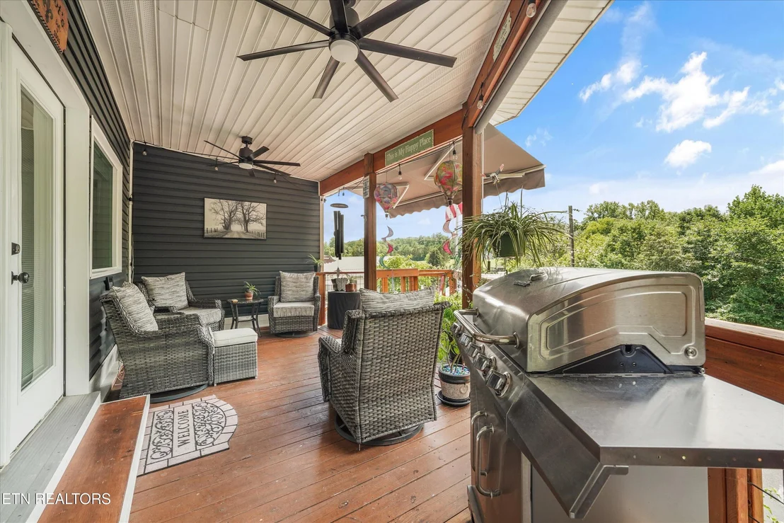 Photo of 844 Peacock Ridge Rd
