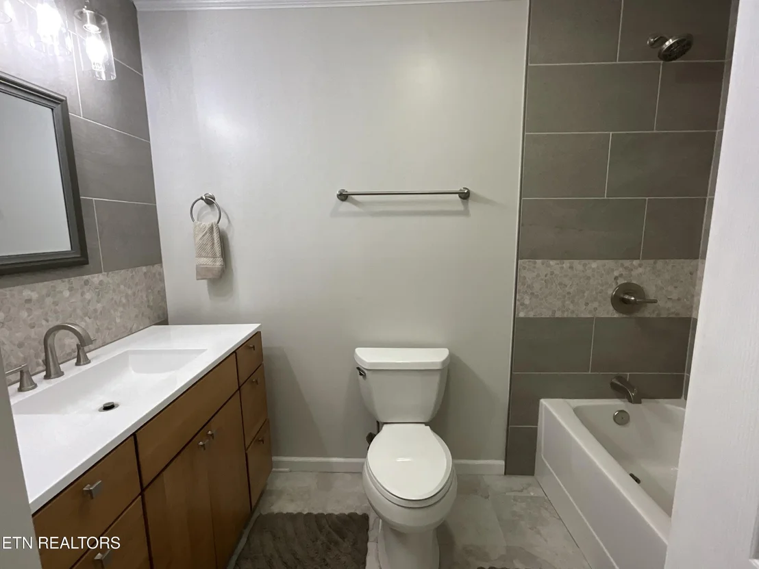 Photo of 651 River Rd
