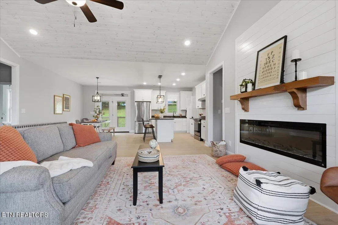 Photo of 826 Sophie Drive